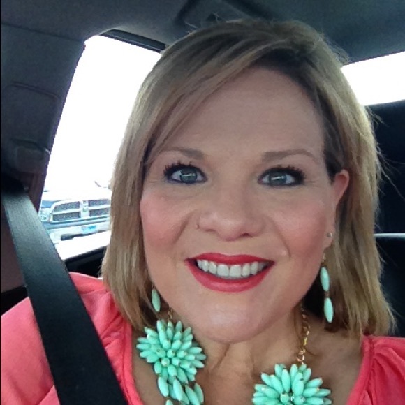 Meet your Posher, Karla - Picture 1 of 3